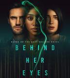 她的雙眼背後