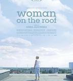 屋頂上的女人