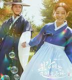 月亮在江邊流淌